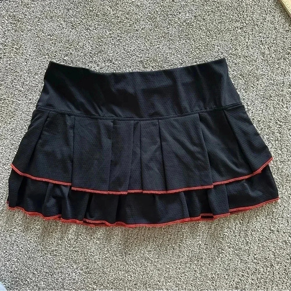 Lucky in Love Skort Women's Size Medium Black Red - Picture 7 of 7